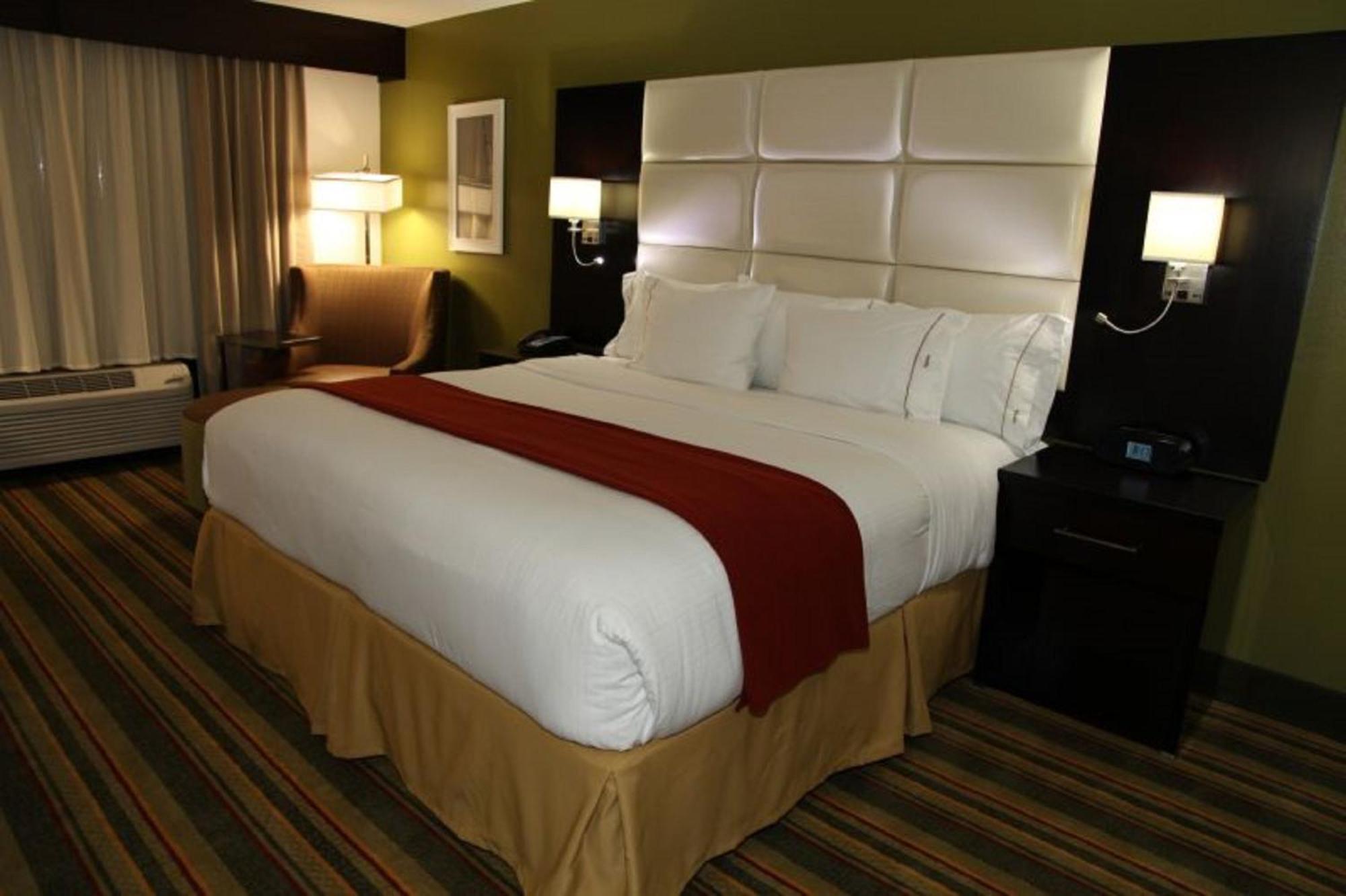 Holiday Inn Express & Suites - Huntsville Airport By Ihg Медісон Екстер'єр фото